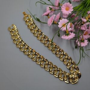 Super Cute And Chunky Gold Plated Vintage Collar Necklace